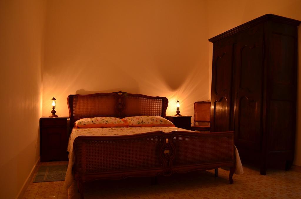 Notte Di Luna Room & Breakfast Oristano Cameră foto